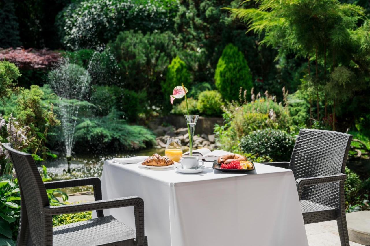 קרקוב Booking Hotel & Spa מראה חיצוני תמונה The hotel's garden