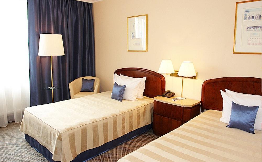 קרקוב Booking Hotel & Spa מראה חיצוני תמונה A typical hotel room