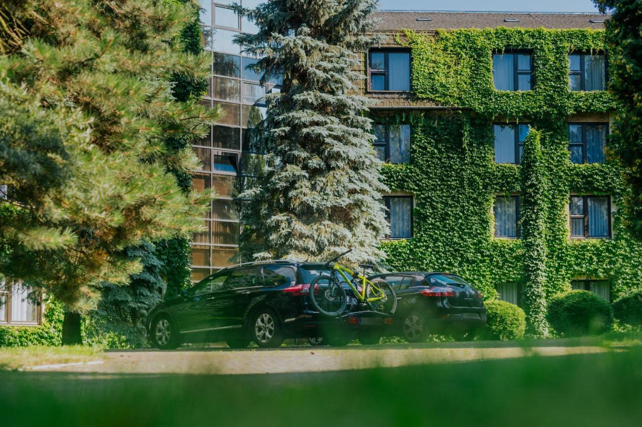 קרקוב Booking Hotel & Spa מראה חיצוני תמונה The campus of the University of Novi Sad