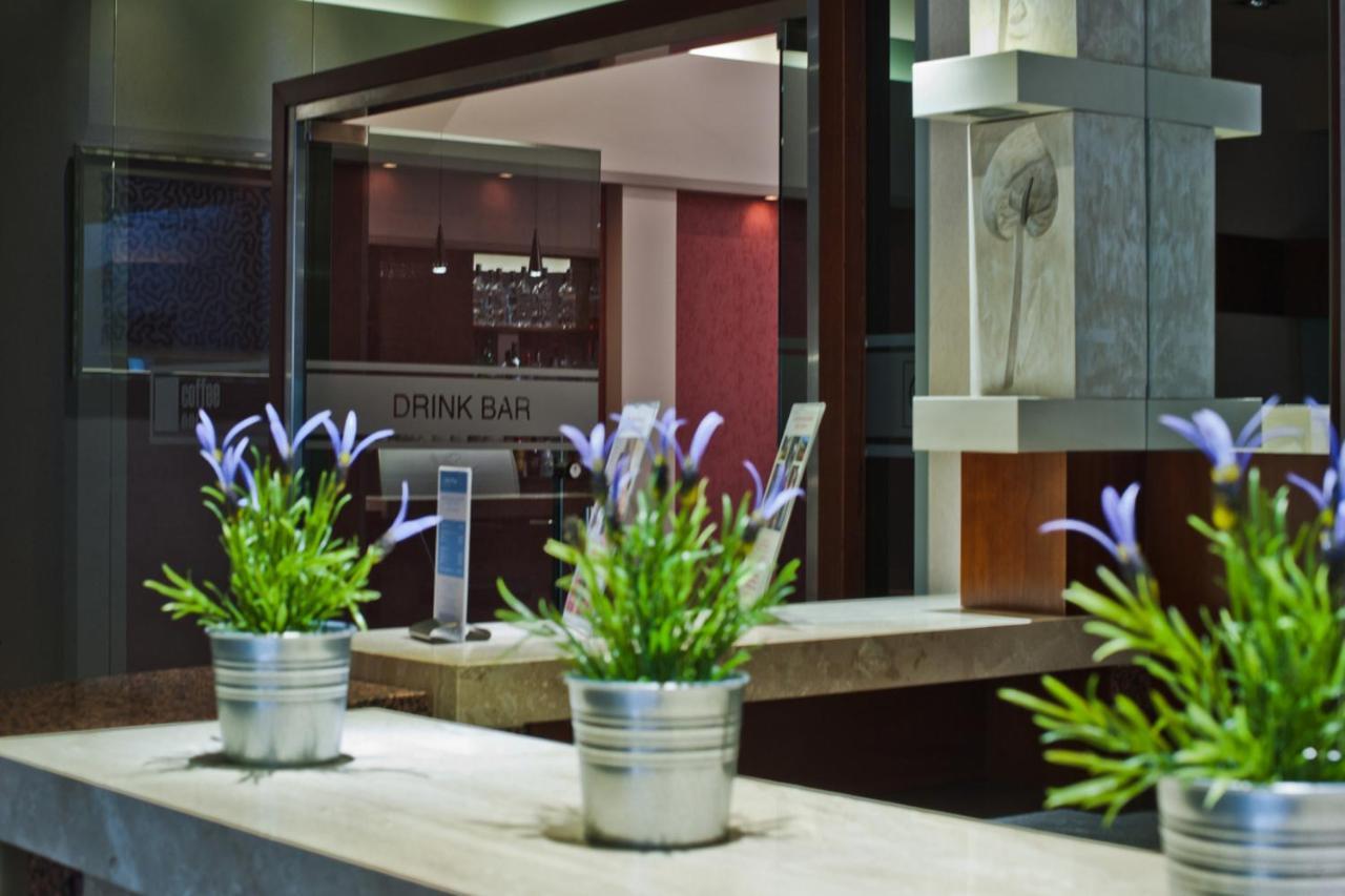 קרקוב Booking Hotel & Spa מראה חיצוני תמונה The bar at the hotel
