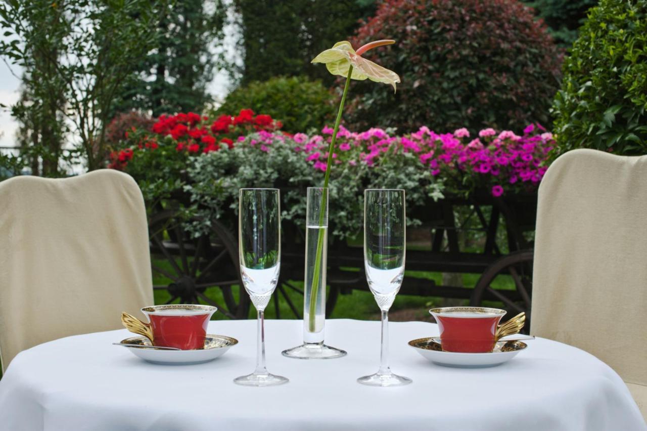 קרקוב Booking Hotel & Spa מראה חיצוני תמונה A table set for afternoon tea