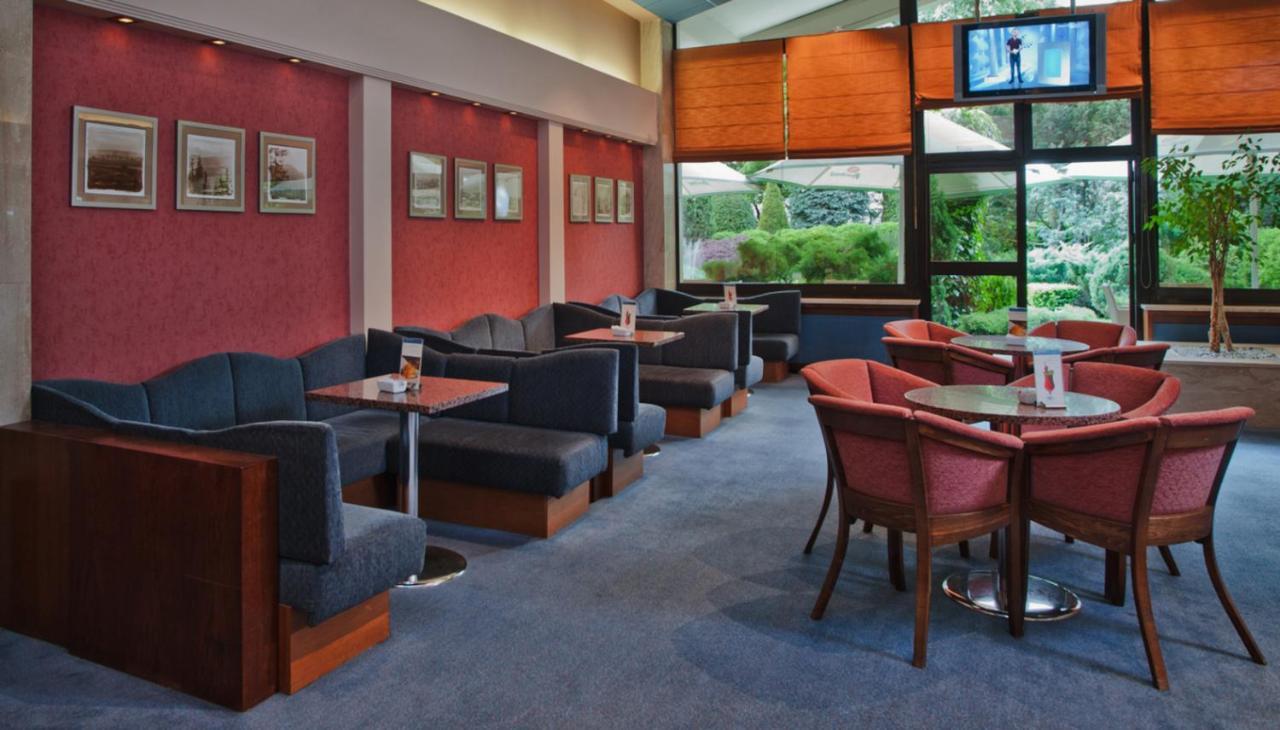 קרקוב Booking Hotel & Spa מראה חיצוני תמונה The interior of the lounge