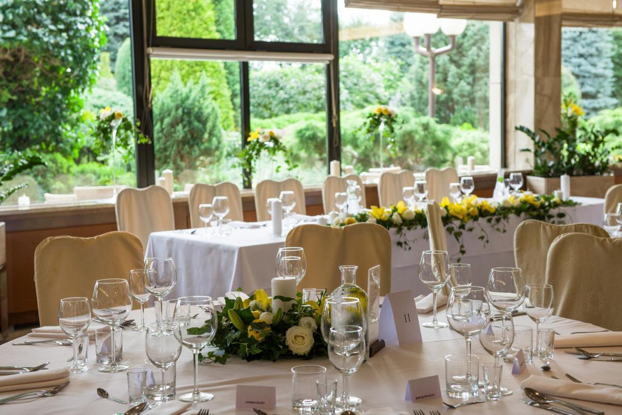 קרקוב Booking Hotel & Spa מראה חיצוני תמונה A wedding reception