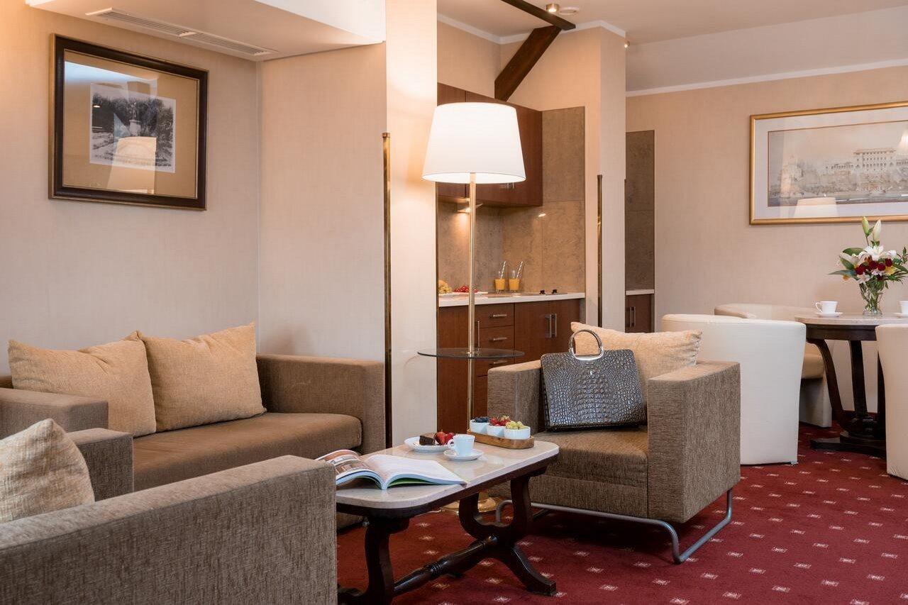 קרקוב Booking Hotel & Spa מראה חיצוני תמונה Suite