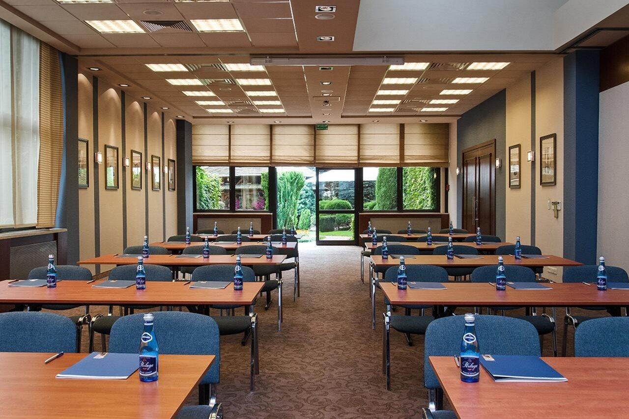 קרקוב Booking Hotel & Spa מראה חיצוני תמונה The conference room at the Center for International Studies