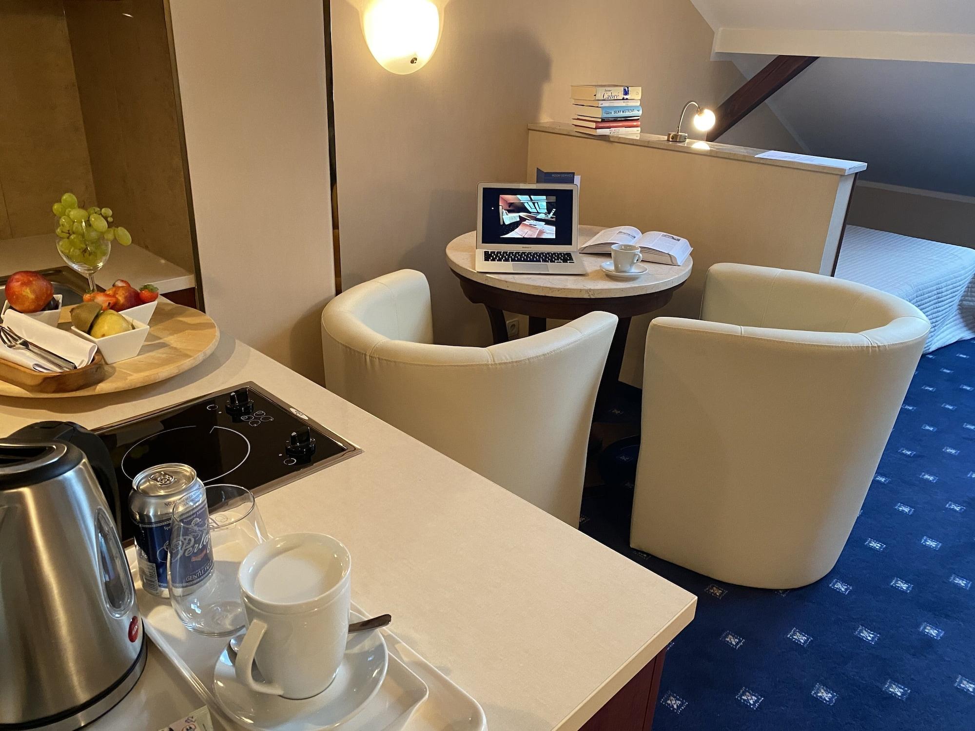קרקוב Booking Hotel & Spa מראה חיצוני תמונה A typical room