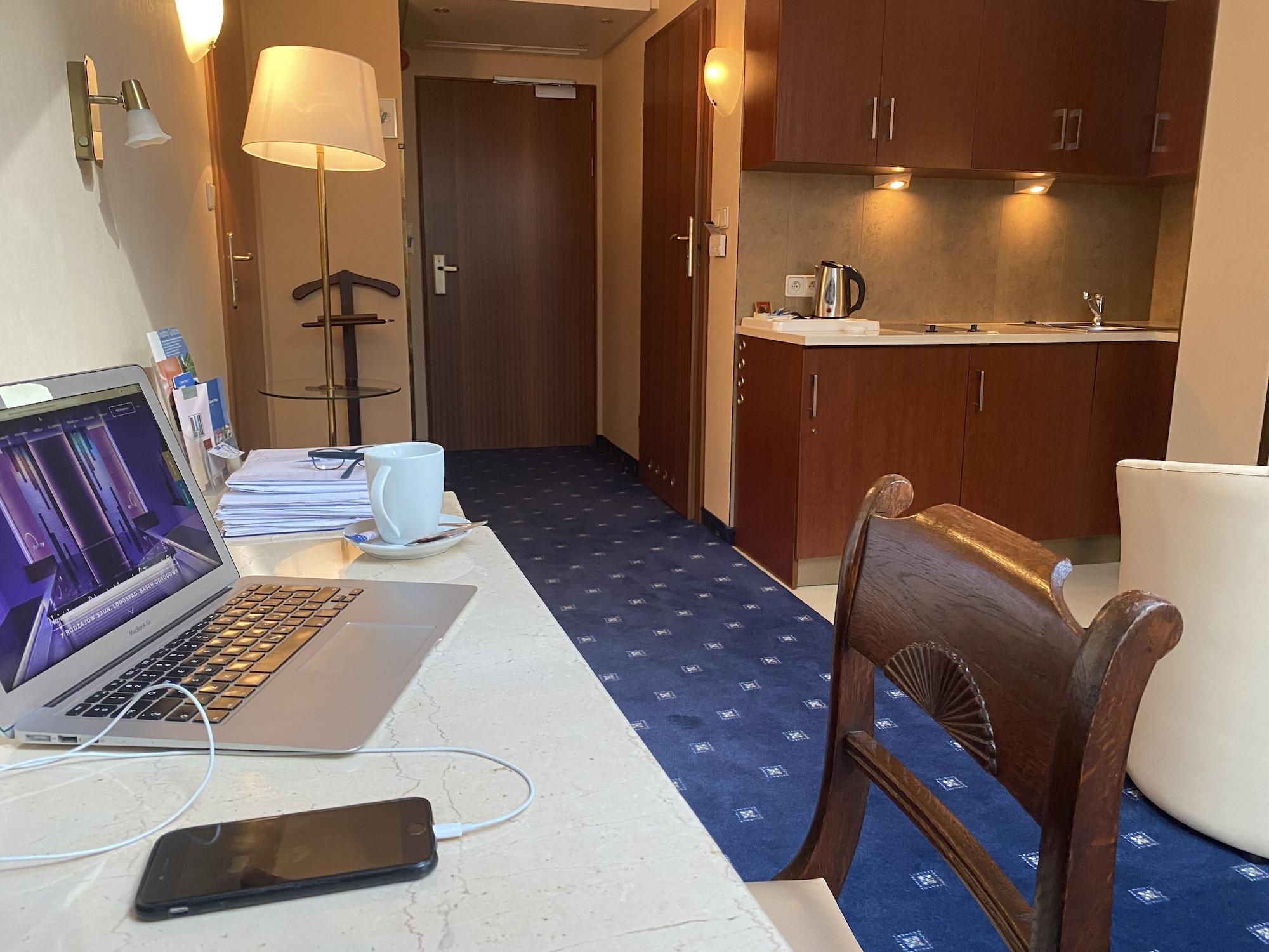 קרקוב Booking Hotel & Spa מראה חיצוני תמונה A typical hotel room