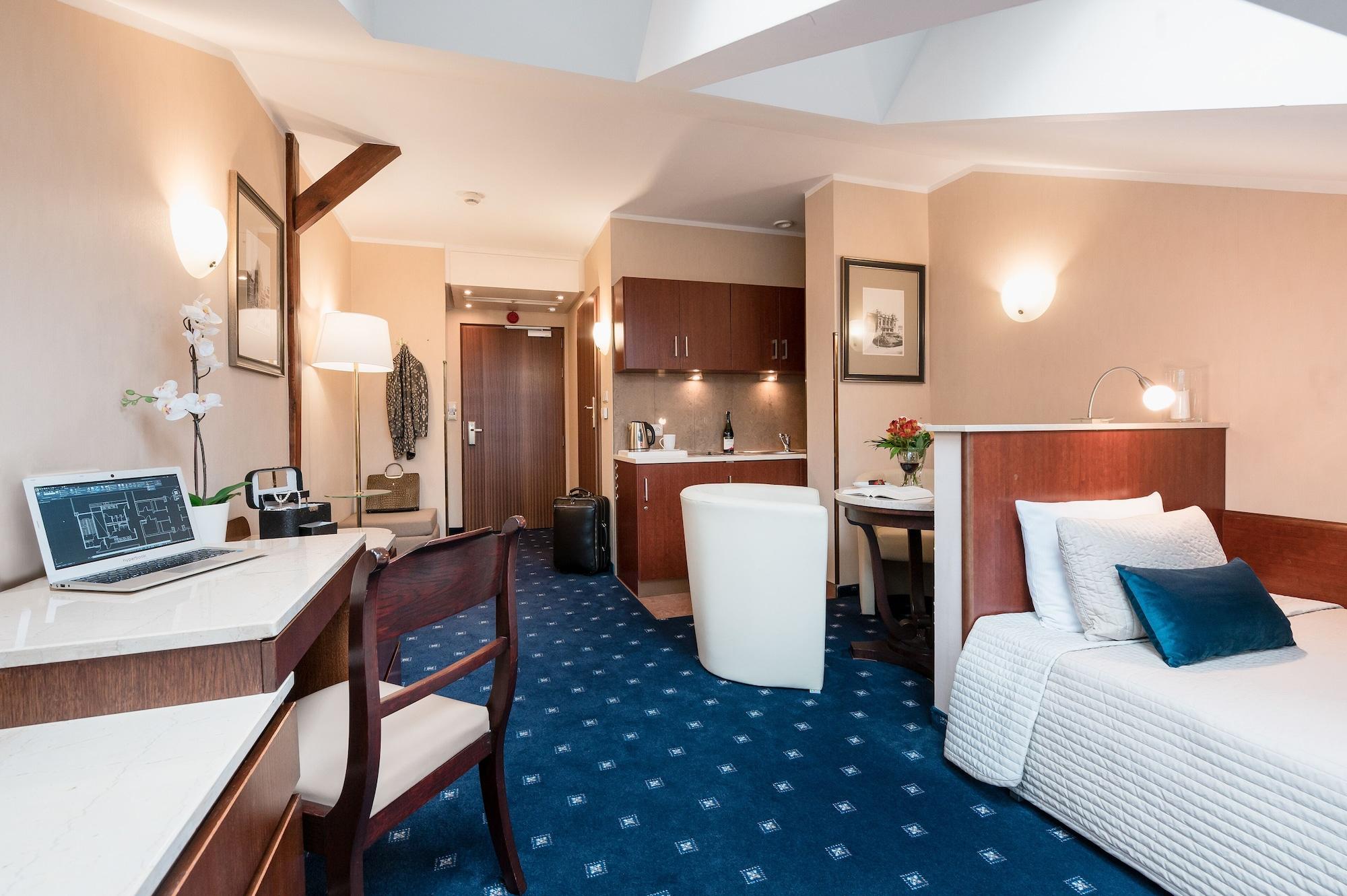 קרקוב Booking Hotel & Spa מראה חיצוני תמונה