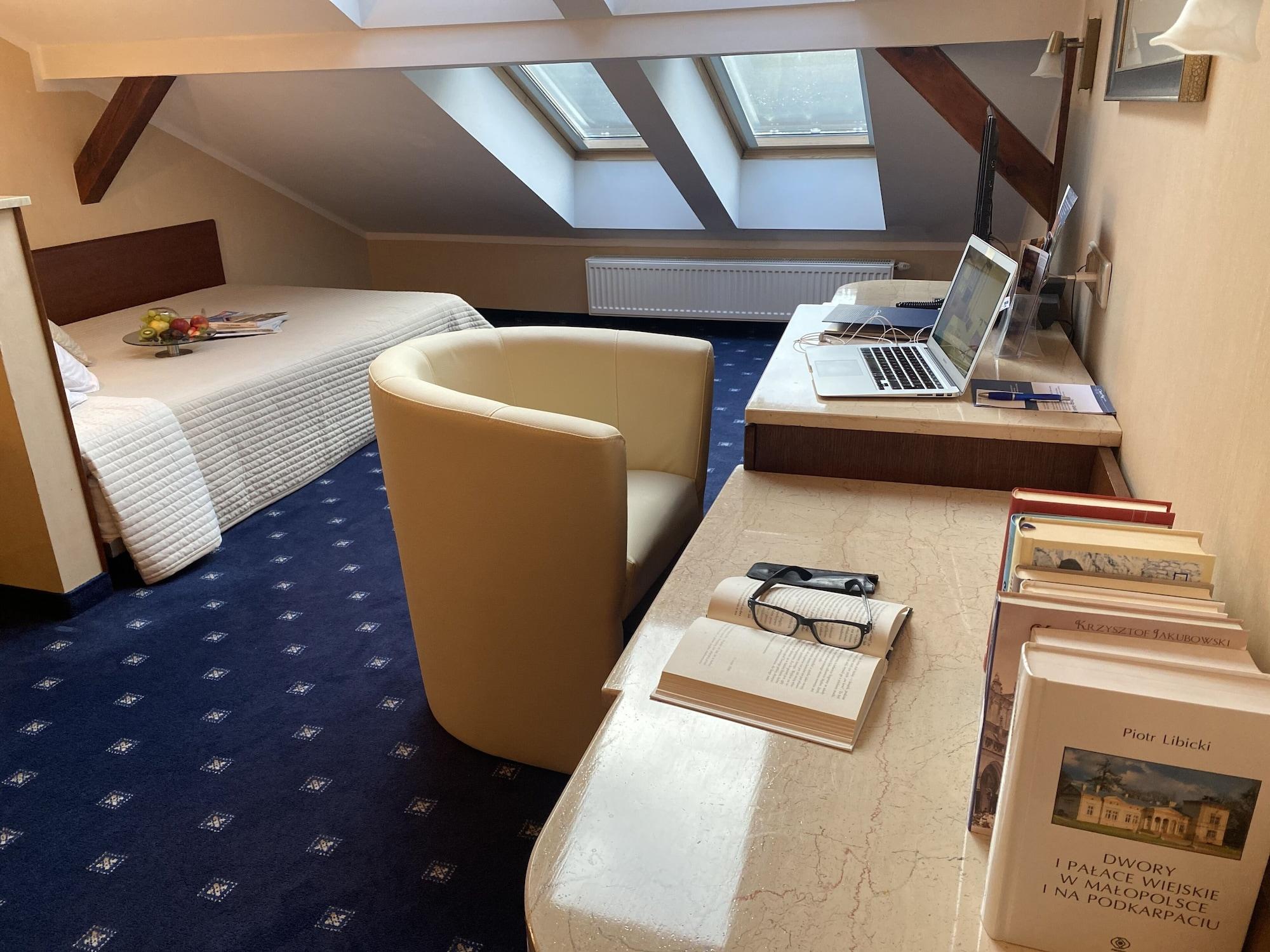 קרקוב Booking Hotel & Spa מראה חיצוני תמונה A room at the Hotel de l'Europe