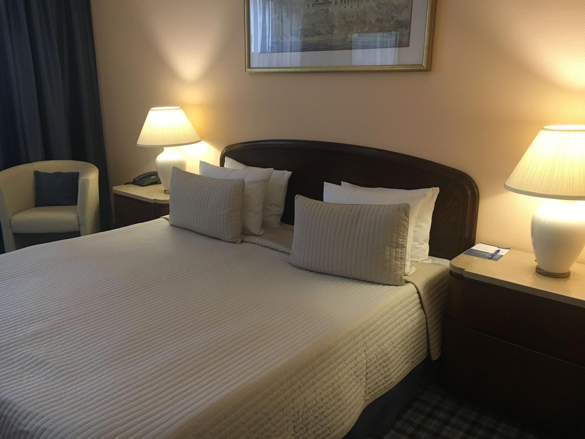 קרקוב Booking Hotel & Spa מראה חיצוני תמונה A room at the hotel
