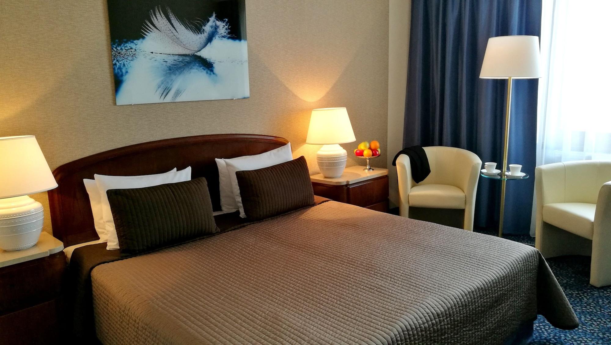 קרקוב Booking Hotel & Spa מראה חיצוני תמונה A bedroom at the hotel