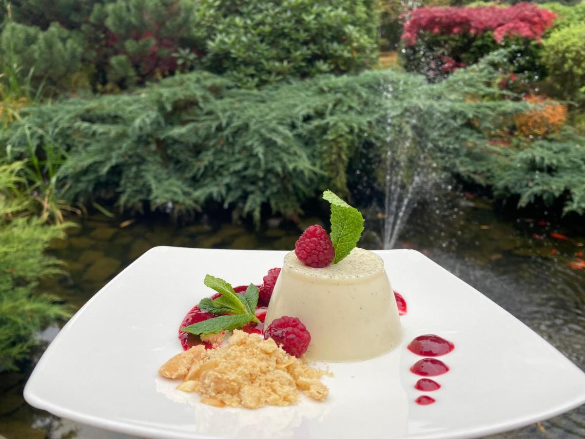 קרקוב Booking Hotel & Spa מראה חיצוני תמונה A dessert