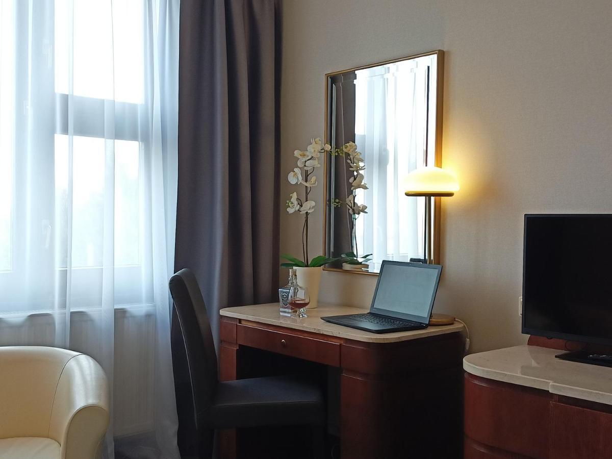 קרקוב Booking Hotel & Spa מראה חיצוני תמונה A room at the hotel