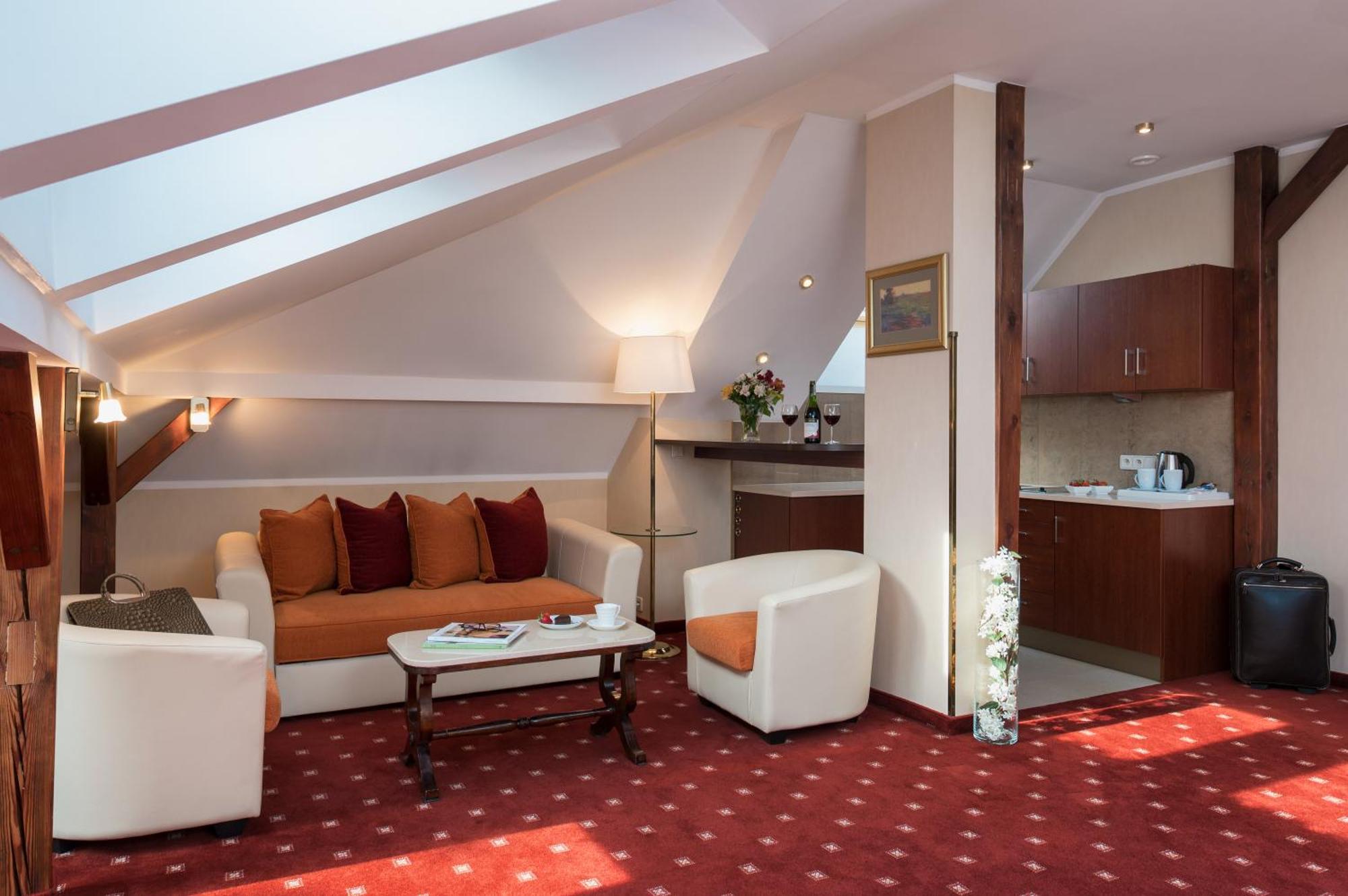 קרקוב Booking Hotel & Spa חדר תמונה Suite